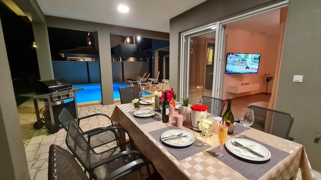 Villa Robert Kaštelir Esterno foto
